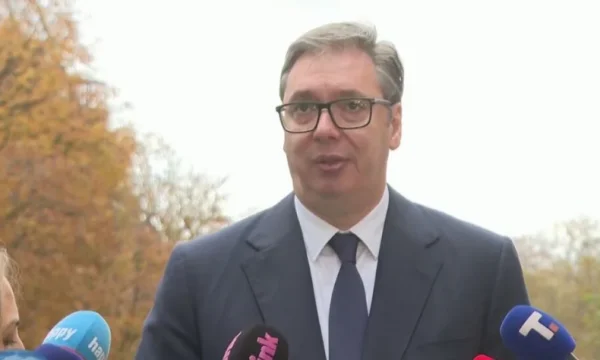 Vuçiq nga Parisi: S’ka pasur takim të planifikuar me Kurtin, s’di për çka do të flisnim