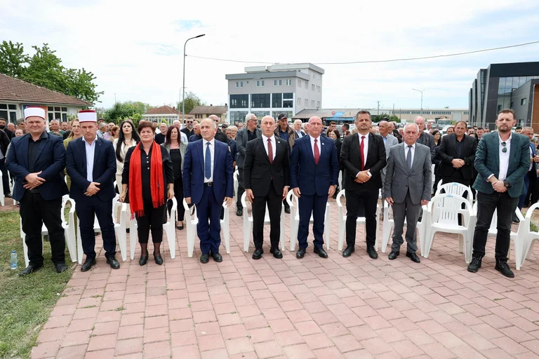 Haradinaj inaugure le Lapidar des Témoins et des Martyrs à Pec: La liberté est sainte sur cette terre