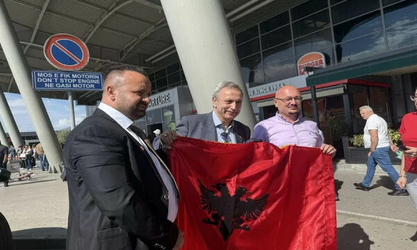 Der Mann von Skenderbeu ist in Kosovo