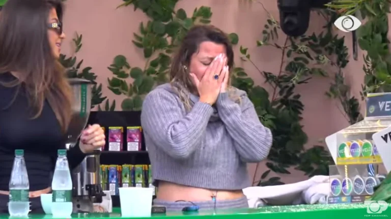 Yo iría al baño y lloraría Gerta Gijari aparece detrás del escenario durante su estancia en BB Vip