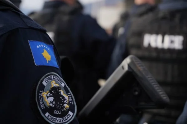 La polizia sospettata di violazioni a Mitrovica interviene indagini interne