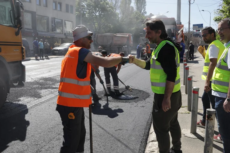 Werke auf “Agim Ramadani”, Pristina Gemeinde: Montag All Ready for circulation