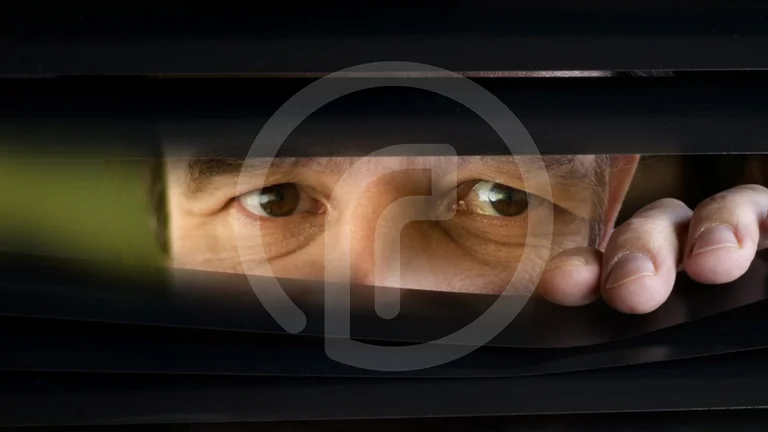 Kurte non <x0 beret”: Elle exige une enquête sur l'autoagression et le non - respect par les forces de l'ordre.