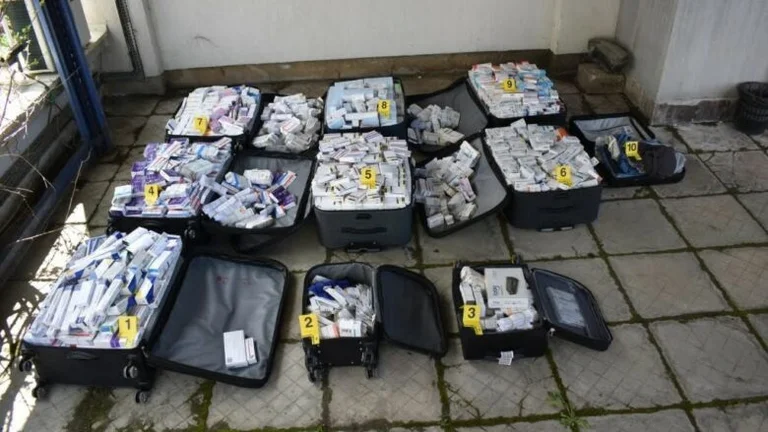 Insgesamt schmuggelte Drogen im Wert von 150 Tausend Euro: Zwei Zollbeamte befragten