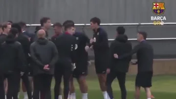 “Look, wer zurück ist”, Barcelona kehrt oben ins Training zurück