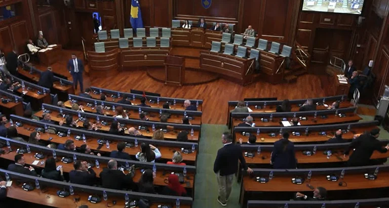 Proposed commission passes to enable secret vote for chief parliament, session aborted