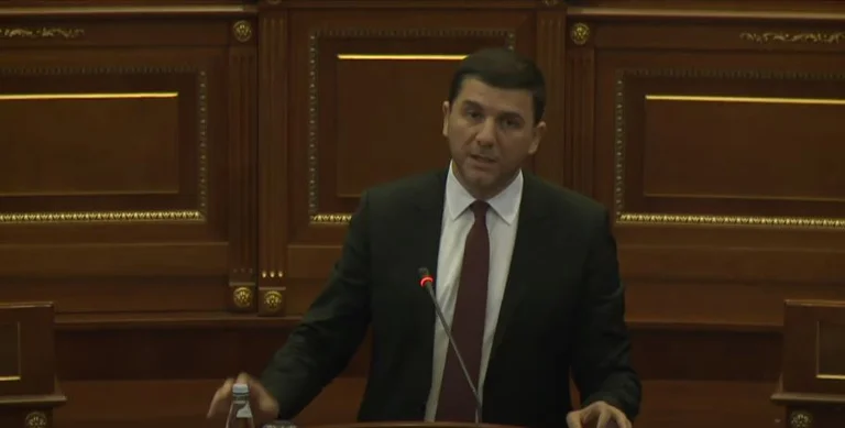 Krasniqi: Sie haben kein Recht, die Wahlform zu ändern, aber Sie vertiefen die Krise.
