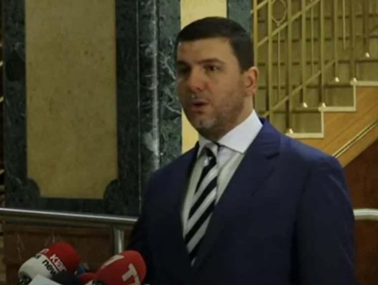 Krasniqi: Kurt je lui ai dit de penser à d'autres candidats pour le haut parlement.