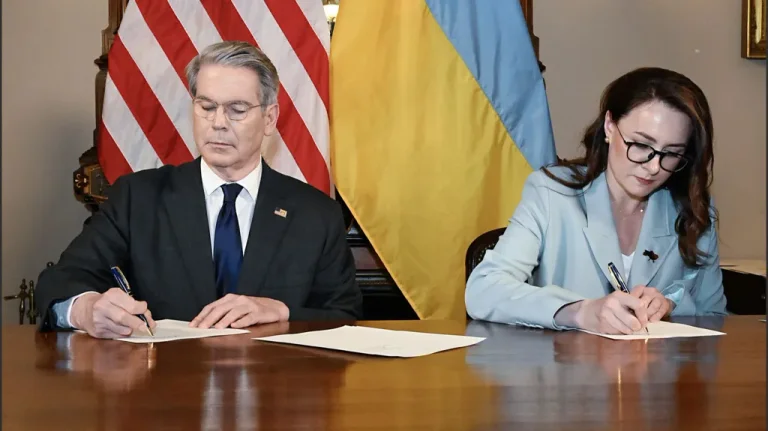 Estados Unidos, Ucrania firman acuerdo sobre recursos naturales