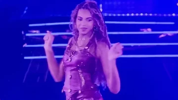 La fille de 13 ans de Beyonce a volé le spectacle, elle a sauté sur le coup de ses parents et fait une histoire