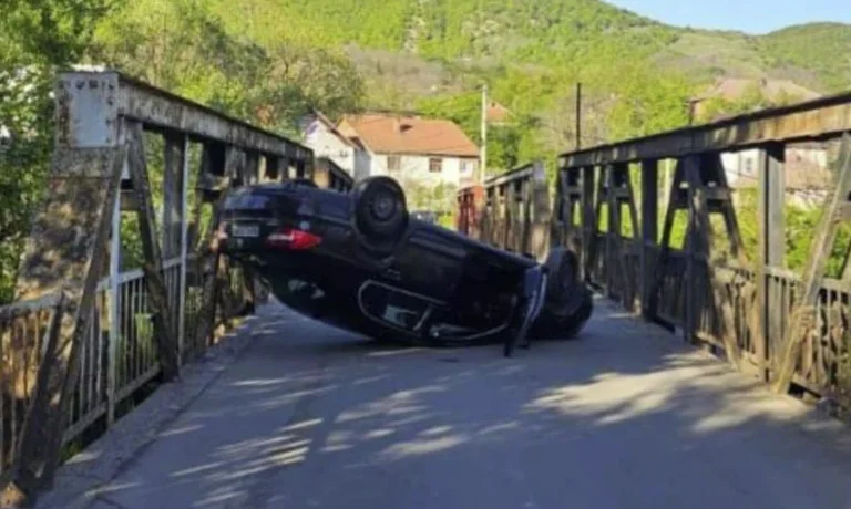 22-year-old rolls on Zvecan iron bridge