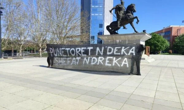 Unionists warn protest on 1 May, demand salary increases