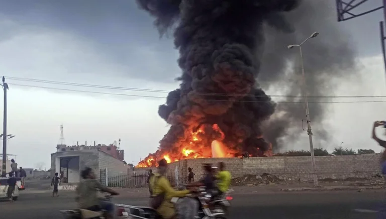 Estados Unidos, Gran Bretaña comete ataques contra rebeldes en Yemen