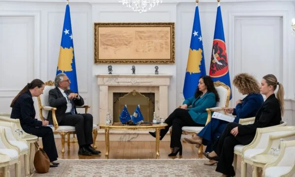 Osman e capo dell'UELEX discutono della sicurezza, dello stato di diritto in Kosovo