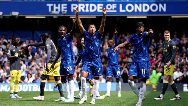 Chelsea se prepara para la transferencia de dos bolas de defensa de verano