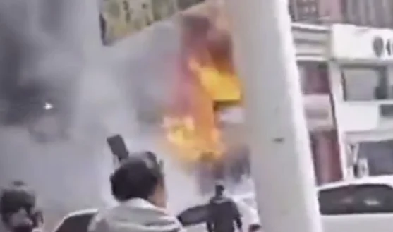 The restaurant is burned by flames, 22 dead in China