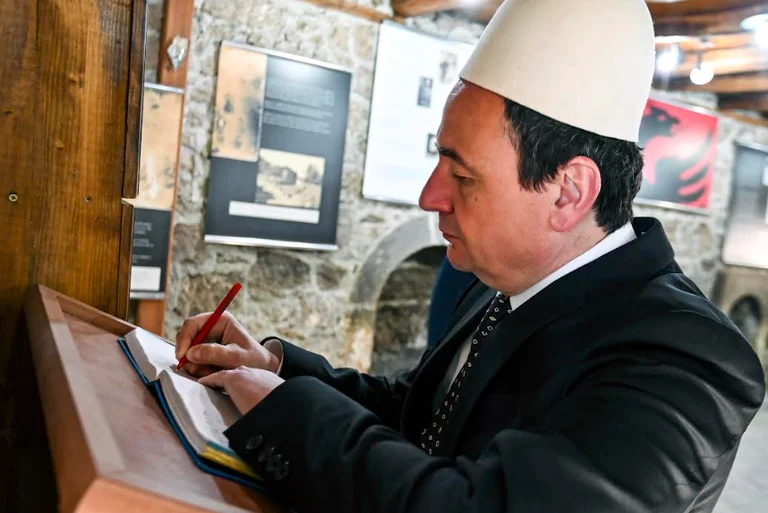 AAK official: And so Albin, when he reasons that in the North they pay the electricity cheaper, shoot the plysin.
