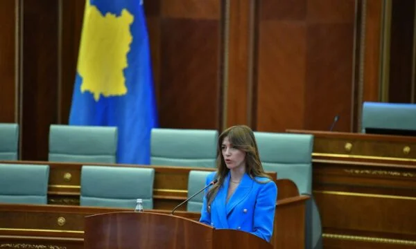 Albulena Haxhiu nuk kalon: VV-ja sërish nuk i ka votat për kryetare të Kuvendit