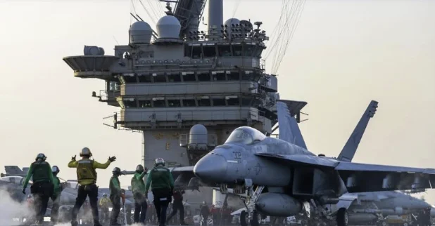 U.S. loses 60 ml. U.S. plane, falls into the sea from the battleship
