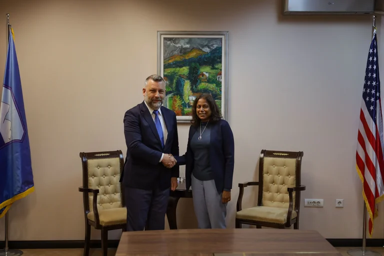 Kurti prided in shutting down an illegal waste company, the US gives support to Shtrpca chairman
