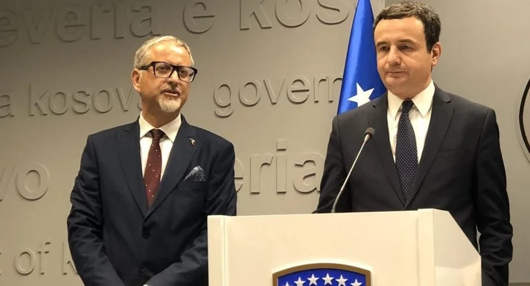 Kurti e Vitia sot në konferencë, vendoset për rihapjen e kufijve, çerdheve e kafiterive