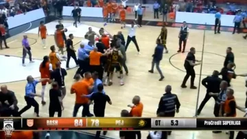 Das Material des Moments, in dem die Situation die Linie zwischen der Union und Pec überquerte