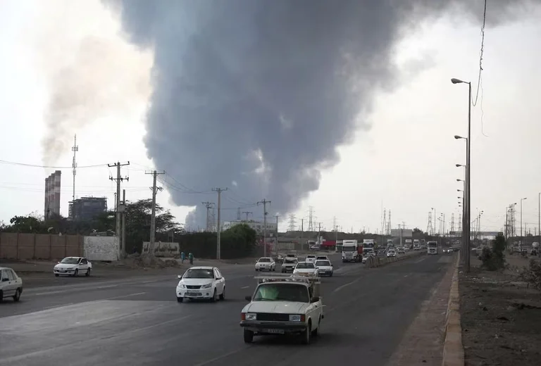 Suspected of a chemical explosion in Bandar Abbas, Iran, four people die, and over 500 get hurt