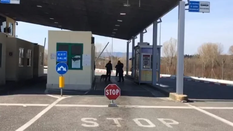 Signal signs seized at three border areas