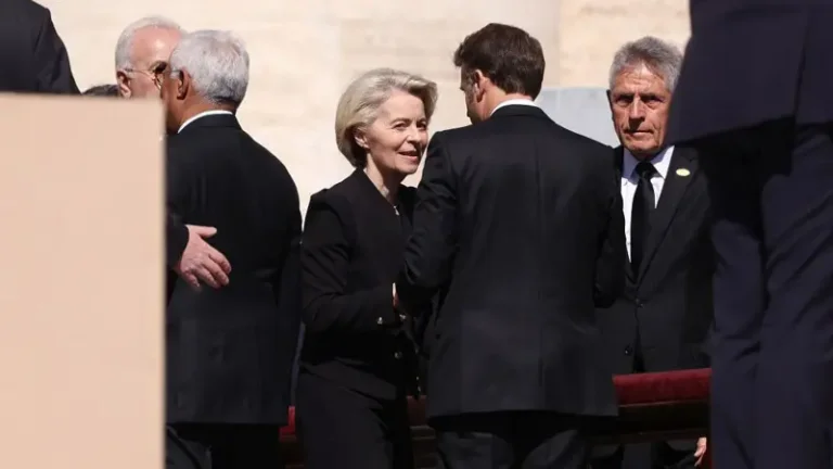 International delegations bid farewell to Pope Francisescu