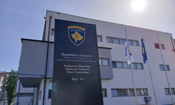 A relative of one person in Pec raped a woman in her house