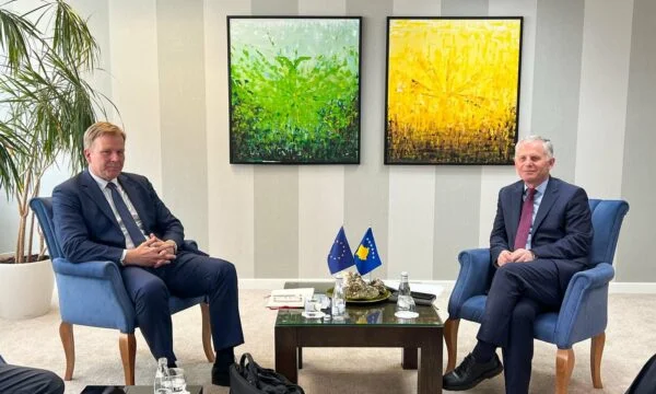 Dänische Emissar gibt Details über den kurzen Besuch in Kosovo, zeigt, dass es für Belgrad übrig geblieben ist