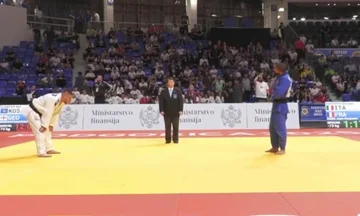 Achilles Gjakova hält am Viertelfinale an, die Medaille wird durch die Repossage gesucht.