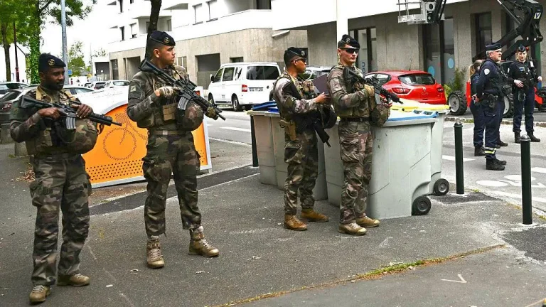 Evento pesado en Francia- Ataque de soplones dentro de la escuela- vortifica un estudiante