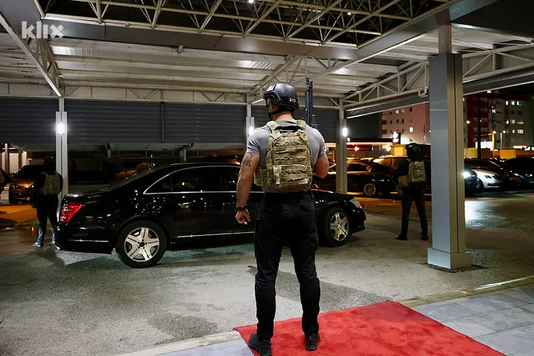 Pasó la noche en el edificio del gobierno, la policía sigue vigilando a Dodik.