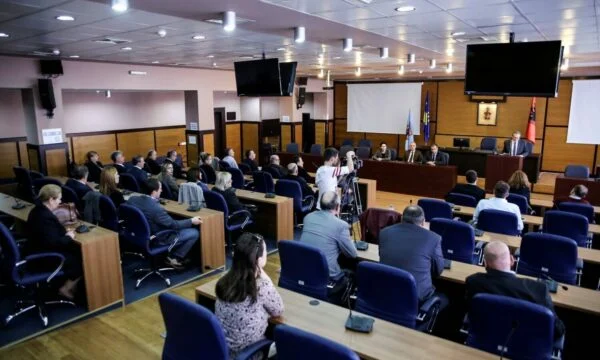 VV boicottaggio sessione straordinaria dell'Assemblea comunale di Pristina