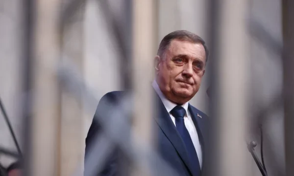 Après avoir essayé d'arrêter, Dodik réagit: la Bosnie n'est pas là où nous nous sentons en sécurité