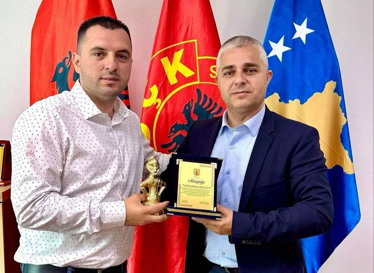 Pristina Gemeinde teilt Dankbarkeit für die Familie des Helden Bahri Fazliu