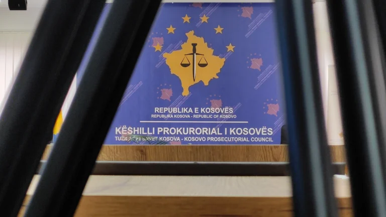 Ley contradictoria del KKP para enviar a los presidentes a declarar, dice el Tribunal Constitucional