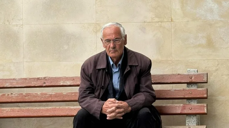 Il padre di Triumf Riza: Rarumqi e Lisa sono i guardiani principali, e hanno contribuito al fallimento di Treumfi.
