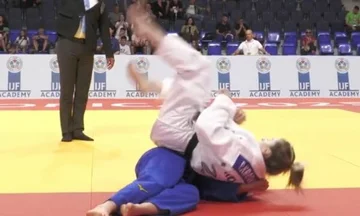 Fantastischer Bezirk, geht zum Finale und sichert die europäische Medaille