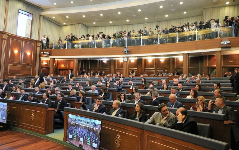 Après l'échec de la session d'aujourd'hui, le Parlement déclare: La sixième session a lieu le vendredi 22 heures.