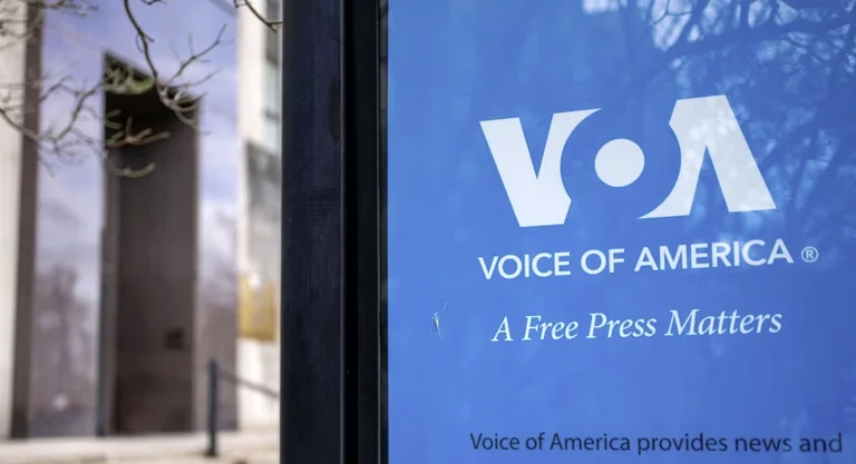 Corte ordena detener la voz de Estados Unidos