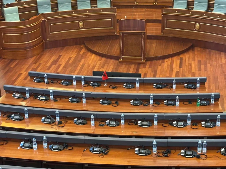 La sessione fallisce, Venerdì ha provato la sesta volta.
