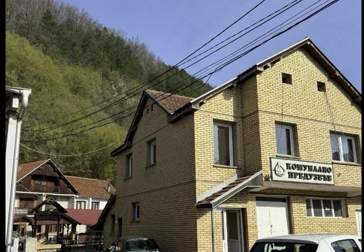 Evento policial en Shrpca, Rizvanolli informa que se ha cerrado un gasoducto paralelo y una empresa de residuos