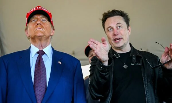 Los ingresos de la compañía bajan, Elon Musk advierte de reducir su papel en la administración de Trump