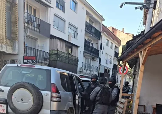 I sospetti nell'omicidio del sergente Lika sono mandati in tribunale