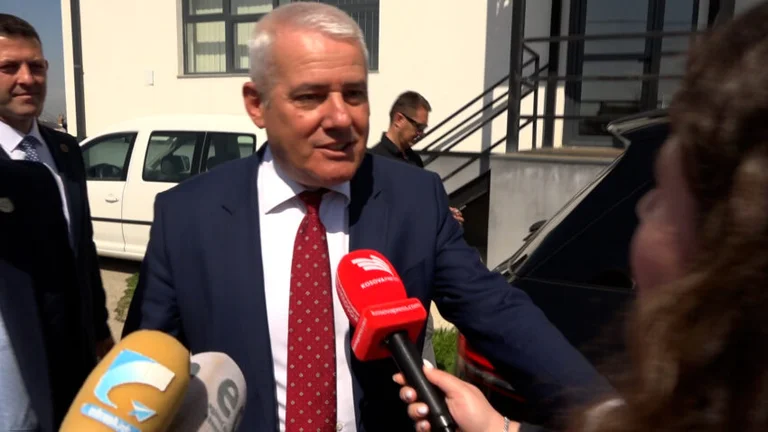Traduzione: Svechla non risponde alla sessione di domani del Constituente