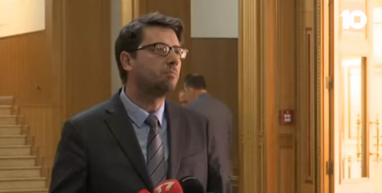 Die Sí selbst haben Zahlen, während Murati die Opposition wieder schuldet: Oppositionsparteien halten mit der Blockade Taktik fort