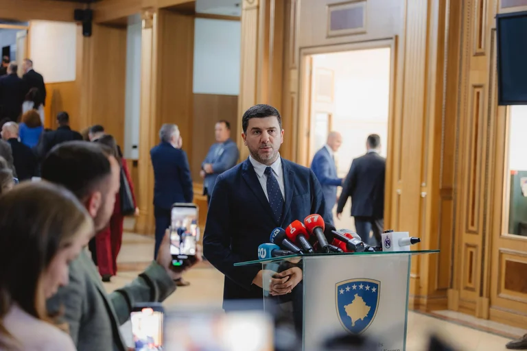 Krasniqi, VV): Abbastanza del teatro di voto fallito, cambiare candidato