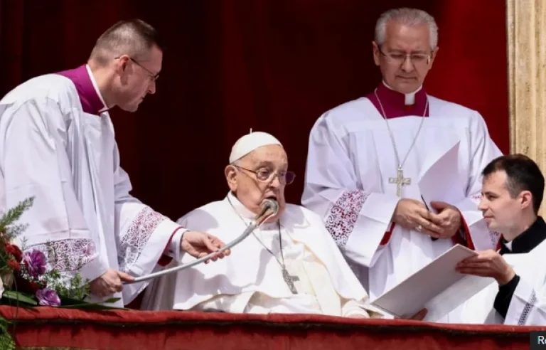 Papa Francesco augura Pasqua: Non ci può essere pace senza libertà di pensiero